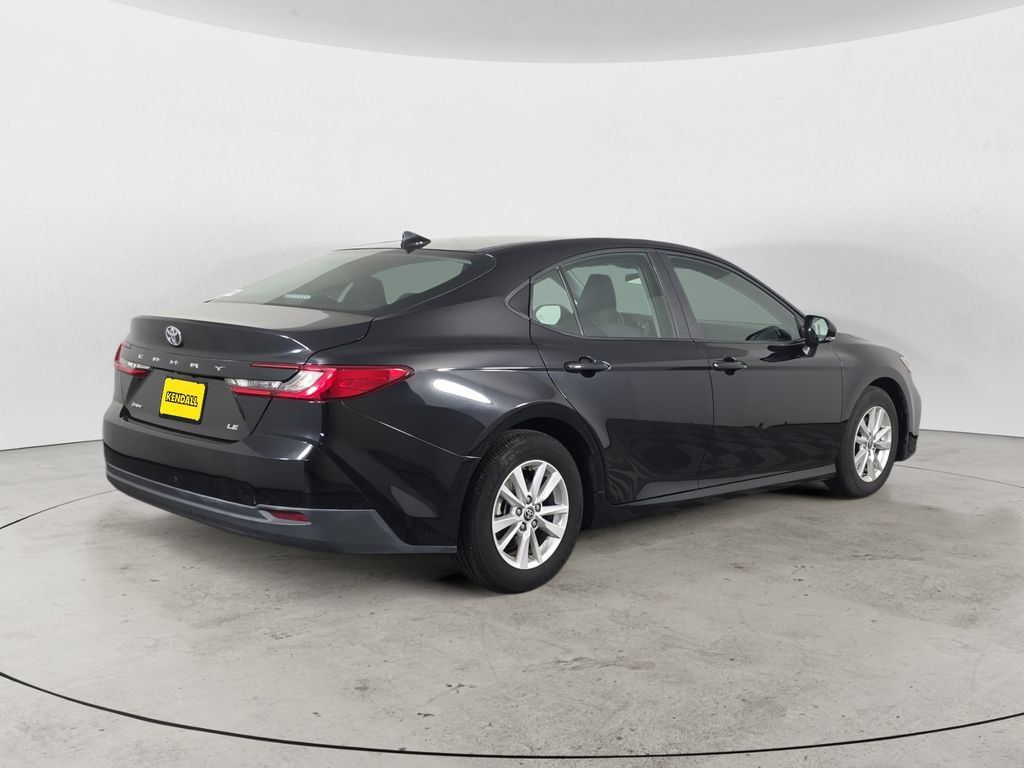 Used 2025 Toyota Camry LE FWD image 5