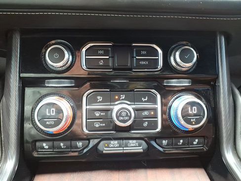 Used 2023 GMC Yukon XL Denali Ultimate image 22