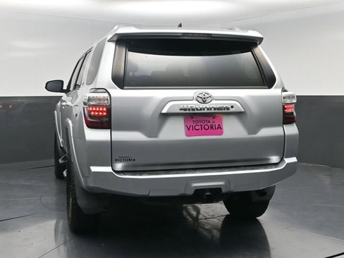 Used 2017 Toyota 4Runner SR5 RWD image 7