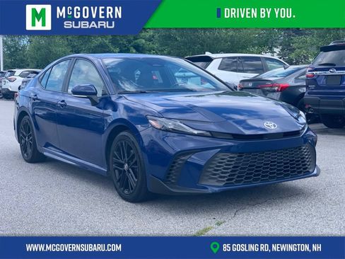 Used 2025 Toyota Camry SE FWD image 1