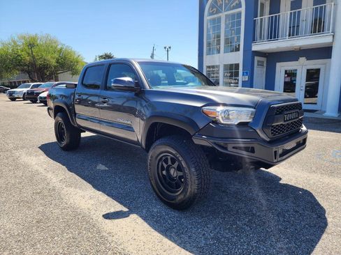 Used 2017 Toyota Tacoma TRD Off-Road w/ Tow Package image 7