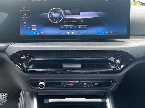 Used 2026 BMW 330i Sedan w/ Convenience Package RWD image 32