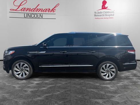 Certified 2024 Lincoln Navigator L Reserve AWD/4WD image 2