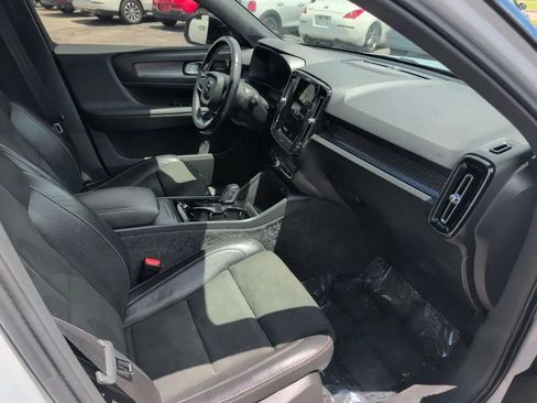 Used 2021 Volvo XC40 P8 Recharge w/ Advanced Package AWD/4WD image 29