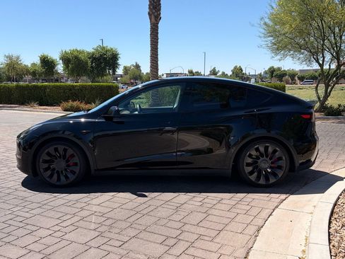 Used 2023 Tesla Model Y Performance AWD/4WD image 5