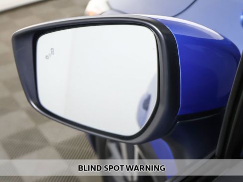 Used 2023 Nissan Versa SV image 3