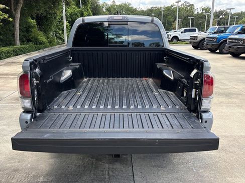 Used 2020 Toyota Tacoma TRD Sport w/ TRD Premium Sport Package AWD/4WD image 32