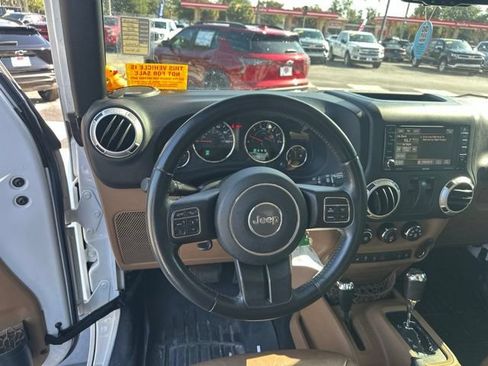 Used 2017 Jeep Wrangler Sahara w/ Connectivity Group AWD/4WD image 12
