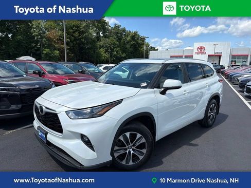 Used 2023 Toyota Highlander XLE AWD/4WD image 1