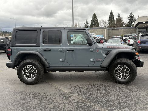 Used 2025 Jeep Wrangler Unlimited Rubicon w/ Steel Bumper Group image 4