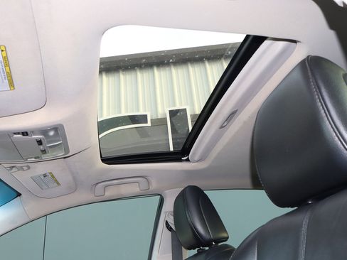 Used 2016 Toyota Avalon XLE Premium image 8