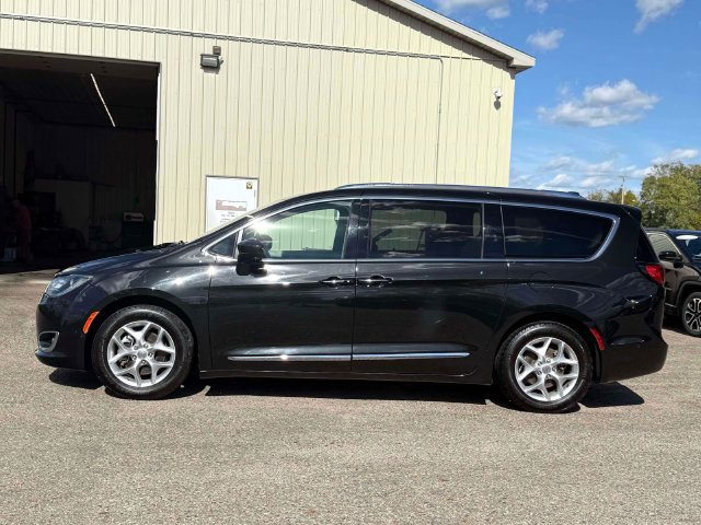 Certified 2019 Chrysler Pacifica Touring-L Plus FWD image 9