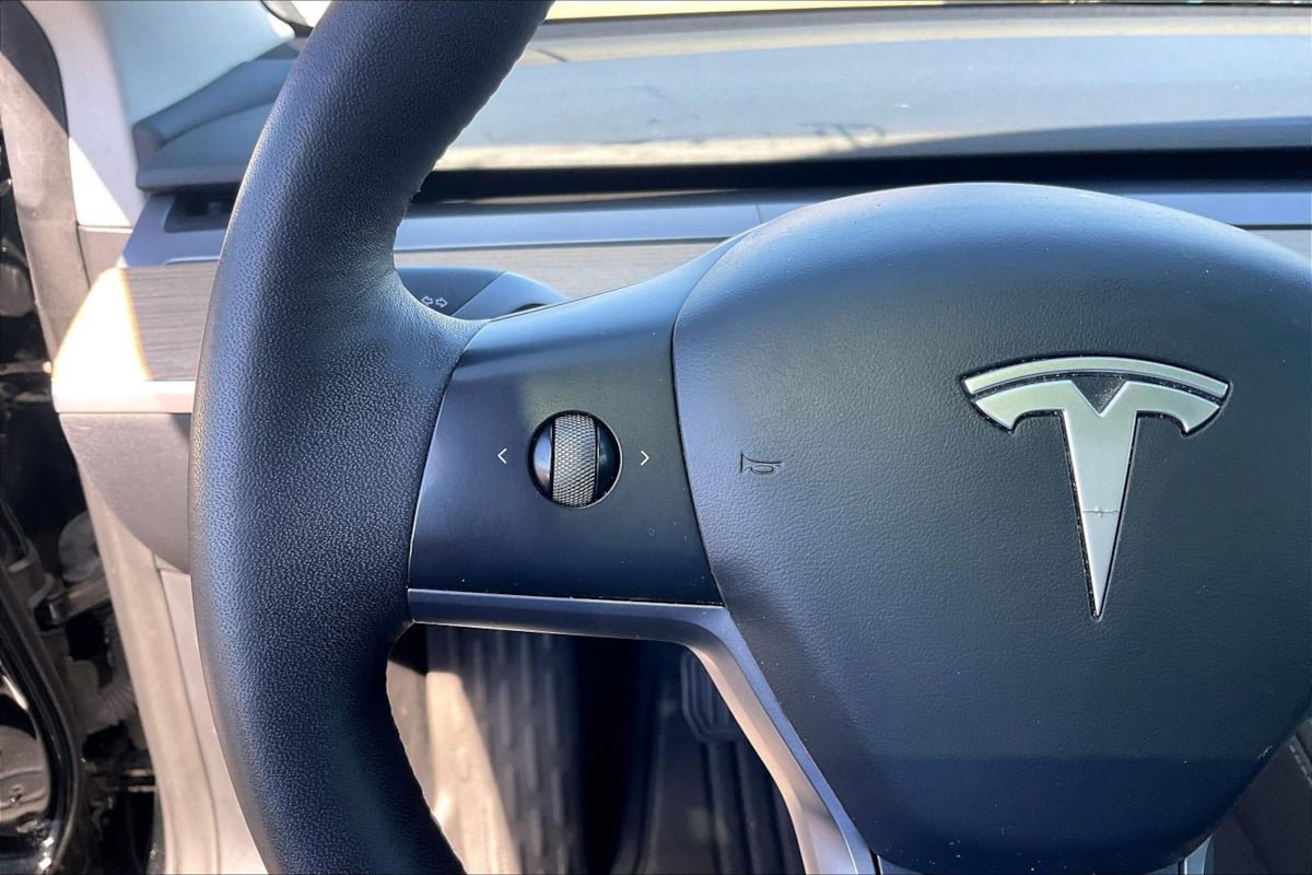 Used 2023 Tesla Model 3 Standard Range RWD image 17