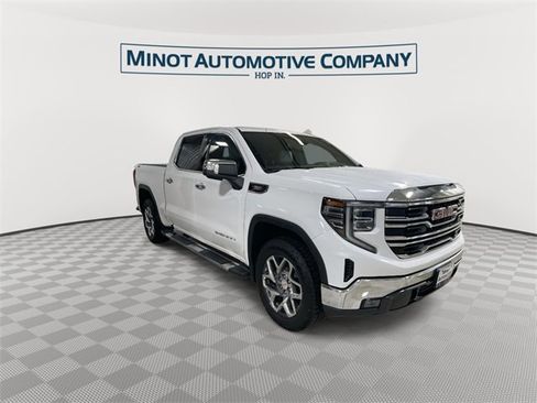 Used 2023 GMC Sierra 1500 SLT image 2