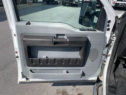 Used 2016 Ford F550 4x4 SuperCab Super Duty image 9