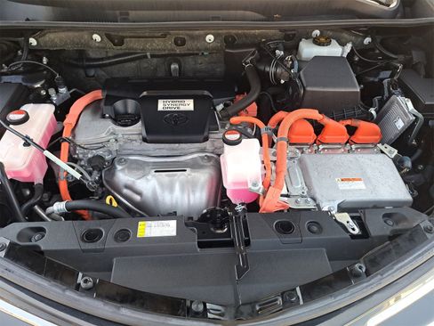 Used 2016 Toyota RAV4 XLE image 32