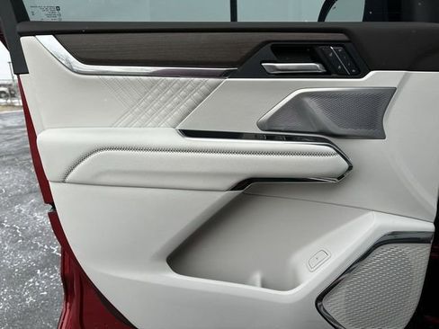 Used 2024 GMC Acadia Denali w/ Super Cruise Package image 22