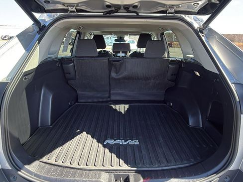 Used 2022 Toyota RAV4 XLE w/ Convenience Package image 20