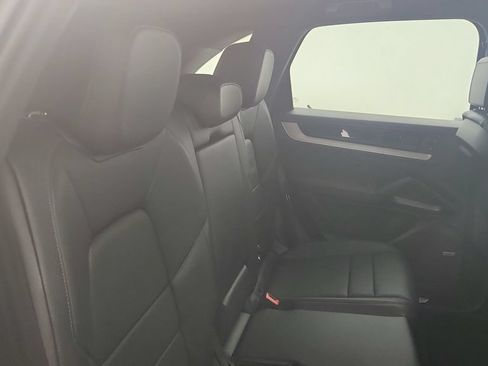 Used 2025 Porsche Cayenne AWD/4WD image 26