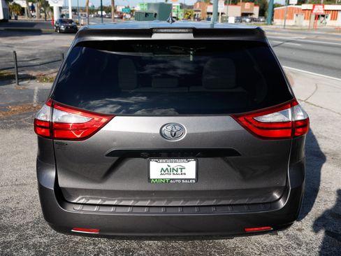 Used 2019 Toyota Sienna L image 14