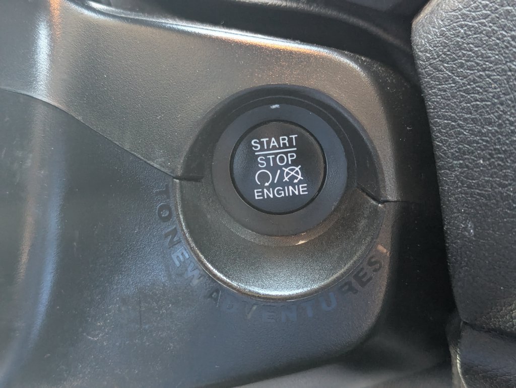 Used 2020 Jeep Renegade Altitude FWD image 21