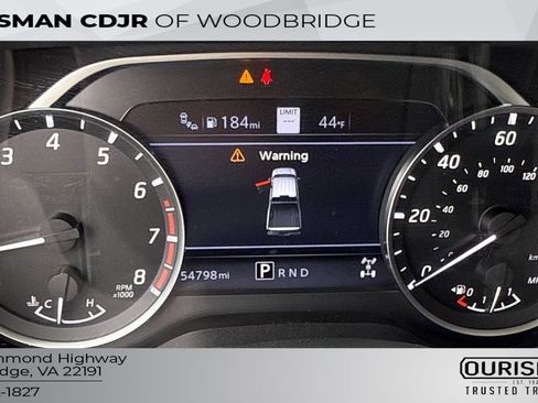 Used 2021 Nissan Titan SV w/ SV Convenience Package image 3