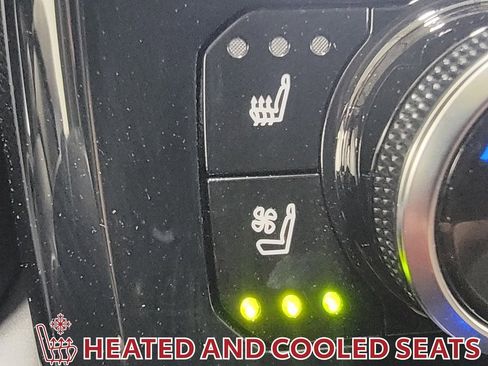 Used 2023 Toyota Highlander Limited image 25