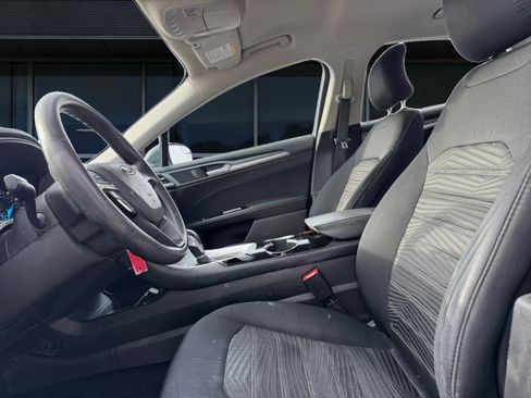 Used 2016 Ford Fusion SE image 2