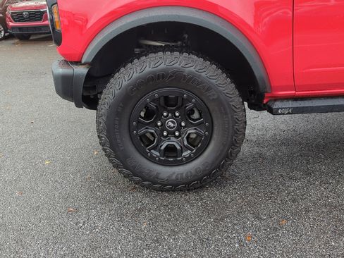 Used 2023 Ford Bronco Wildtrak image 14