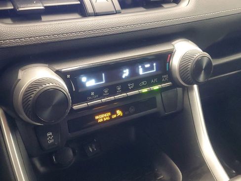 Used 2019 Toyota RAV4 LE image 27