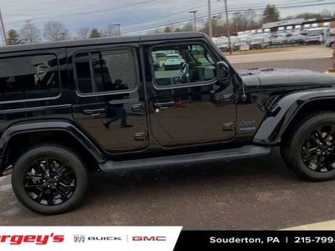 Used 2021 Jeep Wrangler Unlimited Sahara image 11