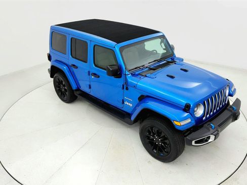 Used 2023 Jeep Wrangler Unlimited Sahara w/ Cold Weather Group image 19