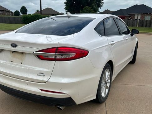 Used 2020 Ford Fusion SE FWD image 3