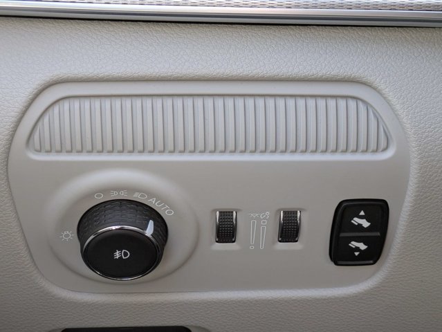 Used 2023 Jeep Grand Wagoneer 4WD image 27