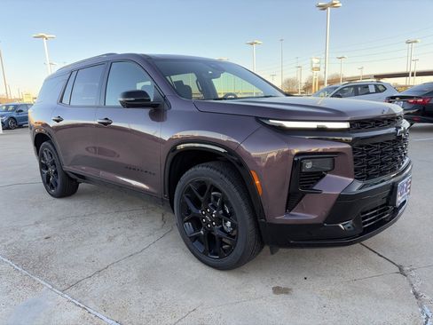 Used 2025 Chevrolet Traverse RS image 4