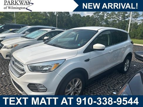 Used 2017 Ford Escape SE AWD/4WD image 1