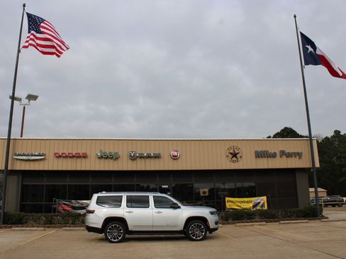 Used 2023 Jeep Wagoneer Series II w/ Convenience Group I image 5