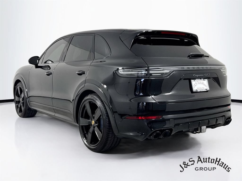 Used 2023 Porsche Cayenne GTS w/ Sport Chrono Package (8LH) AWD/4WD image 5