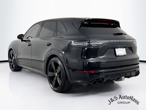 Used 2023 Porsche Cayenne GTS w/ Sport Chrono Package (8LH) AWD/4WD image 5