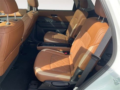 New 2026 Nissan Pathfinder Platinum image 13