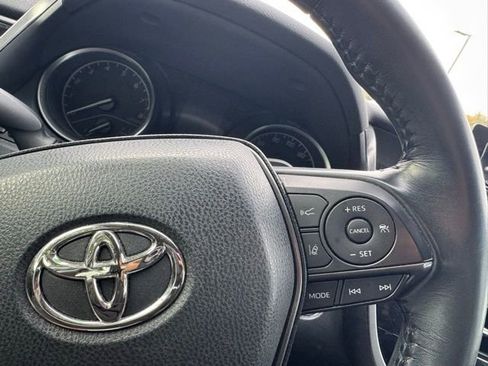 Used 2022 Toyota Camry SE image 12