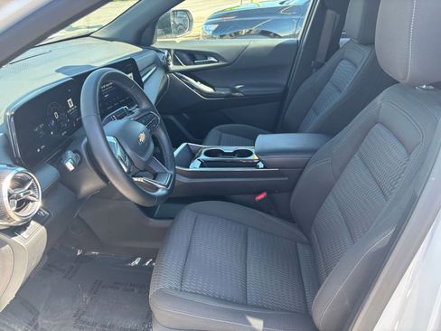 Used 2025 Chevrolet Equinox LT FWD image 36