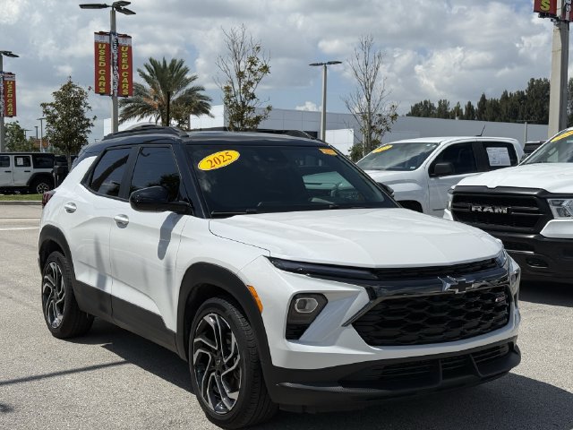 Used 2025 Chevrolet TrailBlazer RS w/ Convenience Package FWD image 4