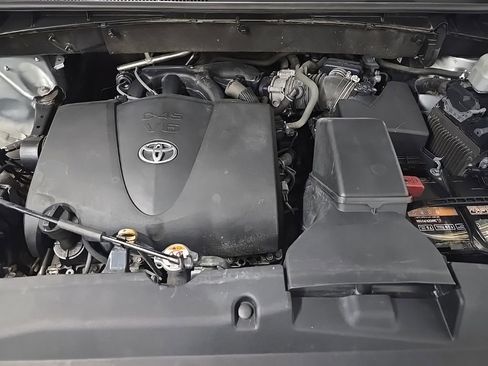 Used 2019 Toyota Highlander XLE AWD/4WD image 13