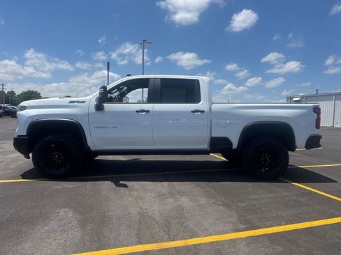 New 2026 Chevrolet Silverado 2500 ZR2 AWD/4WD image 3