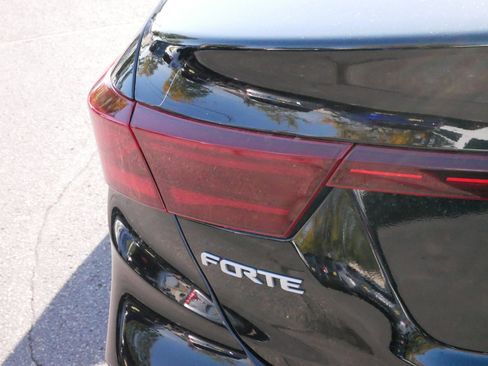 Used 2022 Kia Forte LXS image 17