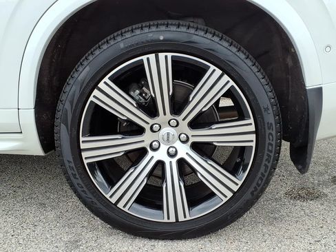 Certified 2025 Volvo XC90 T8 Plus w/ Protection Package AWD/4WD image 6