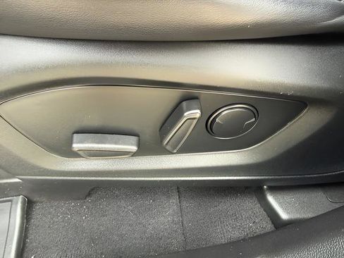 Used 2021 Ford Explorer XLT w/ Equipment Group 202A AWD/4WD image 23