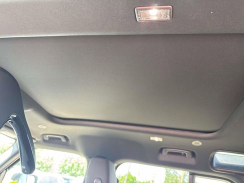 New 2025 Land Rover Defender 110 S image 9