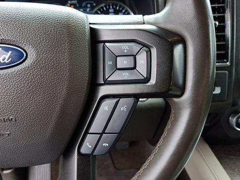 Used 2020 Ford Expedition Limited image 24